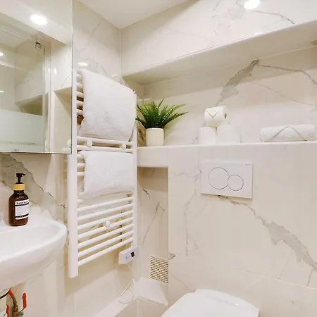 A Jewel In The Heart Of The Marais- 4p 1bdr- * Paris