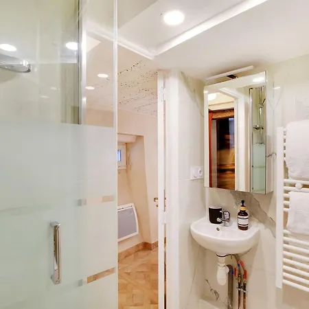 A Jewel In The Heart Of The Marais- 4p 1bdr- * Paris