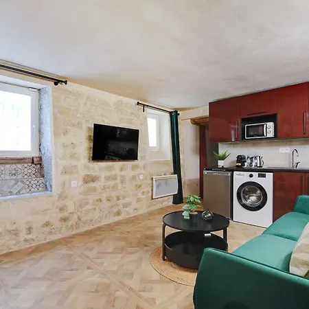 A Jewel In The Heart Of The Marais- 4p 1bdr-