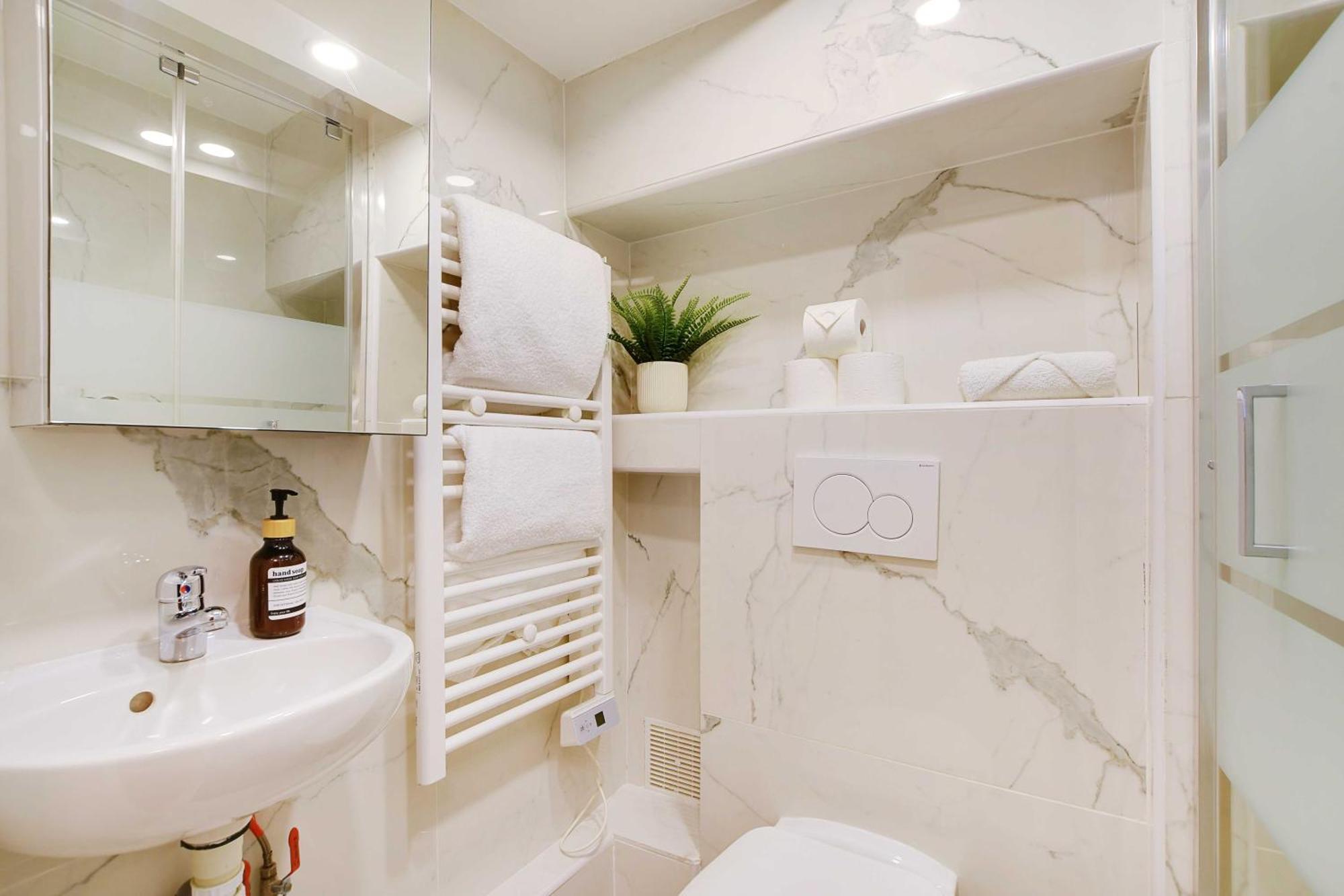 A Jewel In The Heart Of The Marais- 4p 1bdr- * Paris